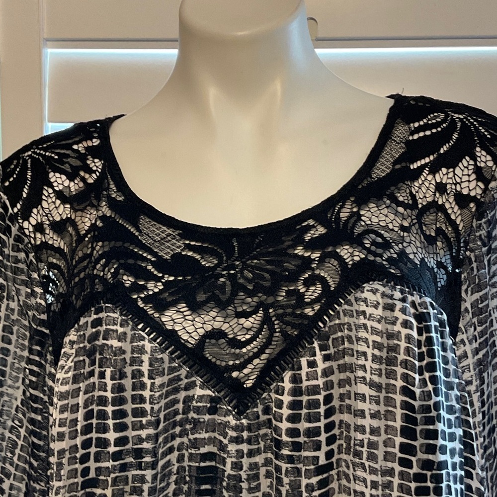 Alyx Black and White Patterned Blouse - Picture 2 of 8